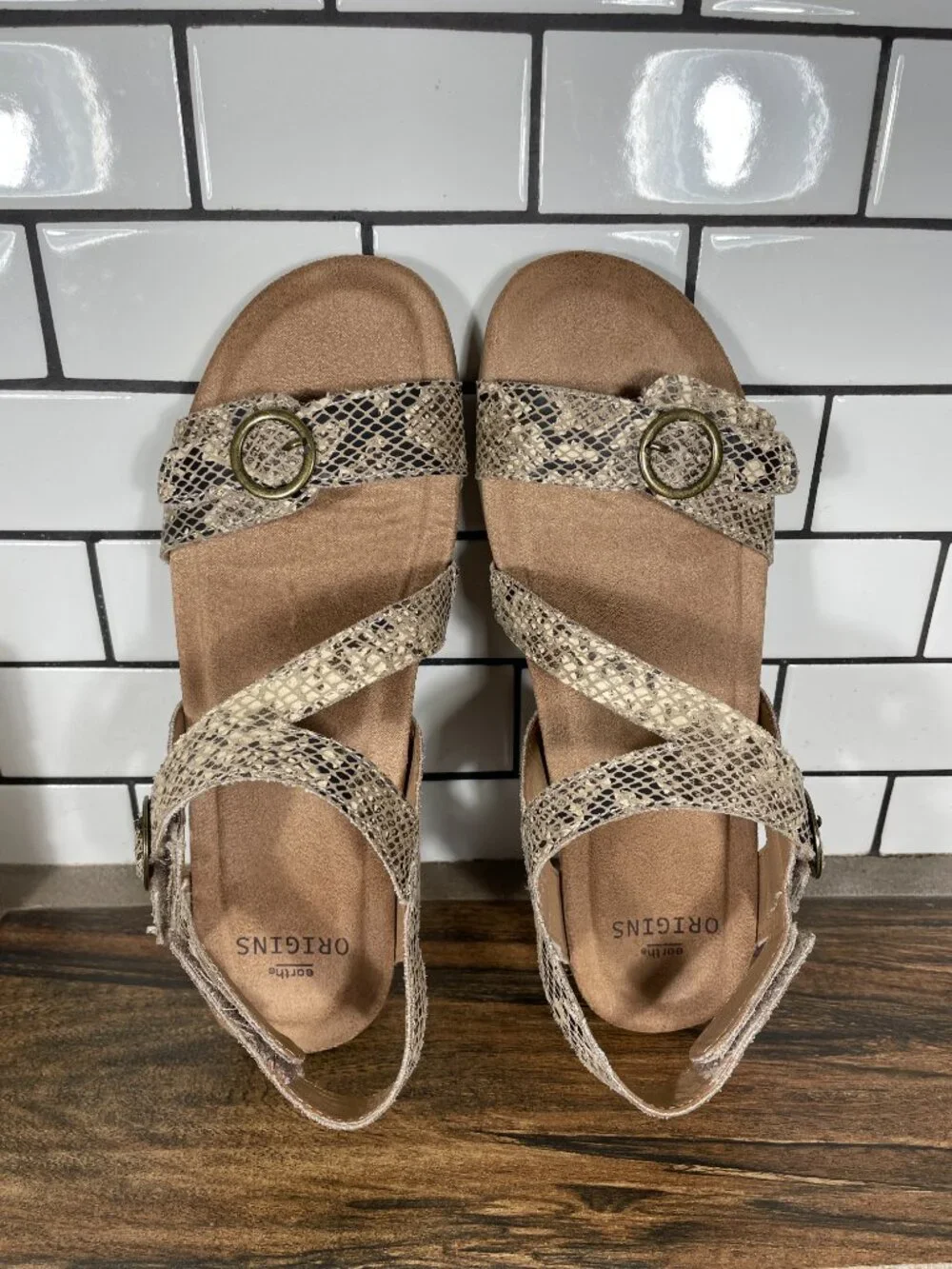 Earth Origins Beck Shoes Womens 7.5 Narrow Taupe Reptile Print Strappy Sandals